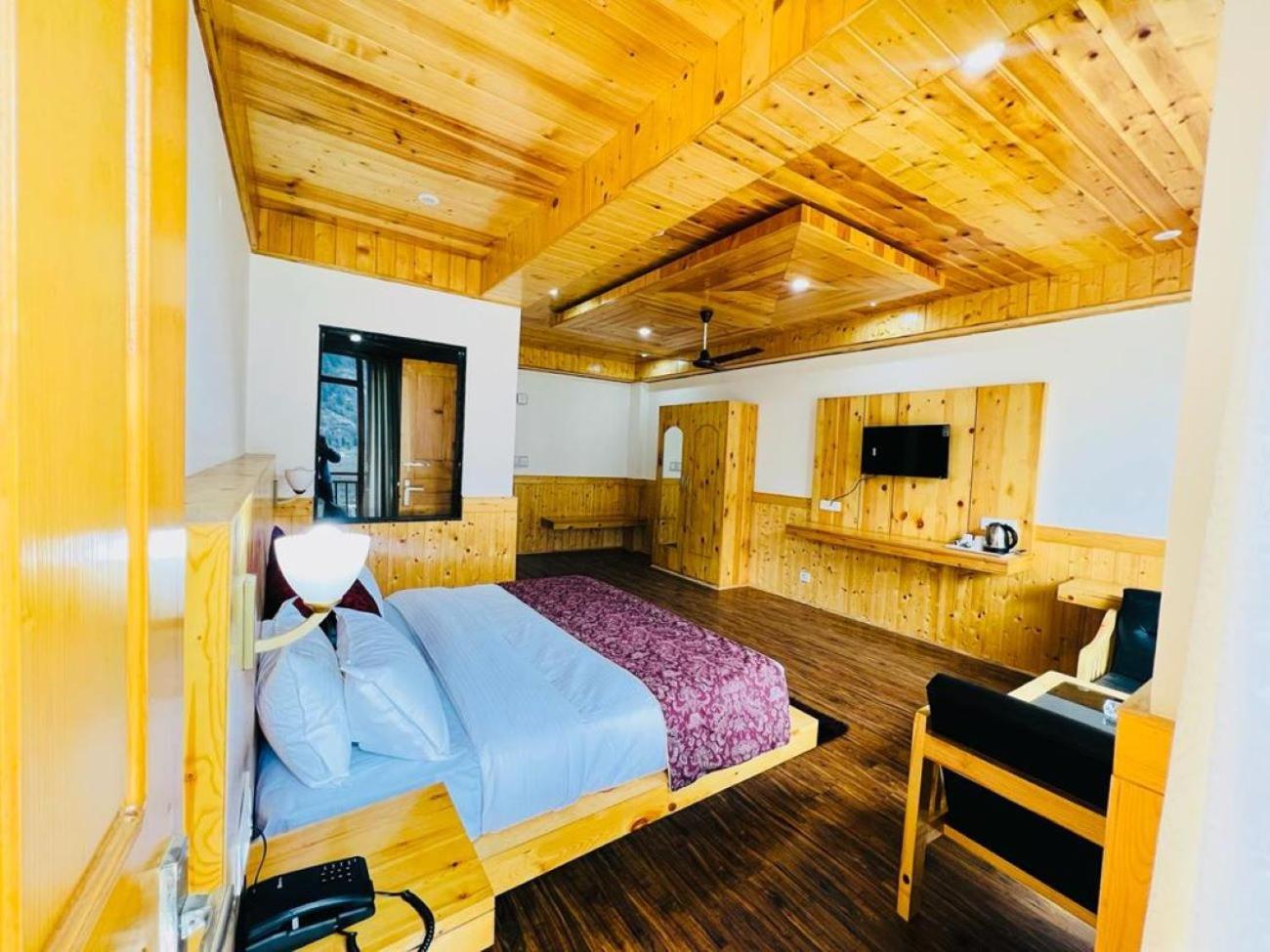Hotel Sakura Palace Manāli Buitenkant foto