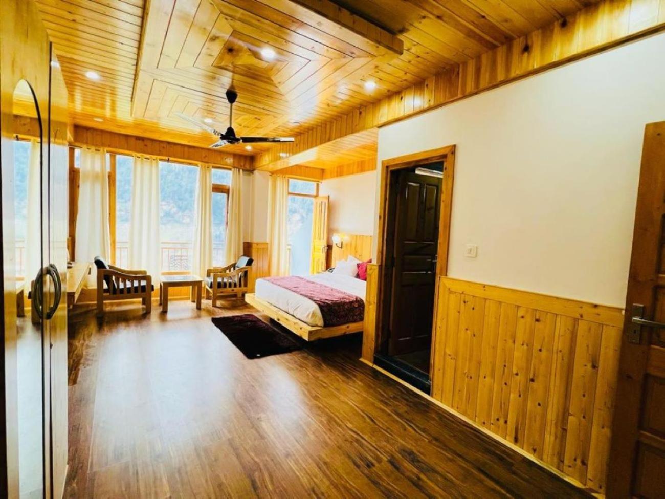 Hotel Sakura Palace Manāli Buitenkant foto