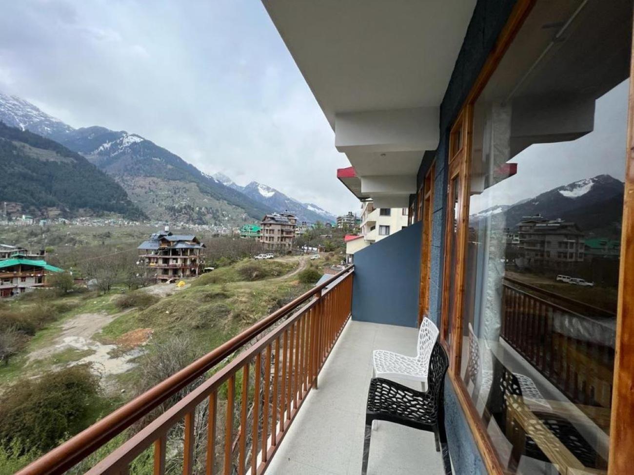 Hotel Sakura Palace Manāli Buitenkant foto