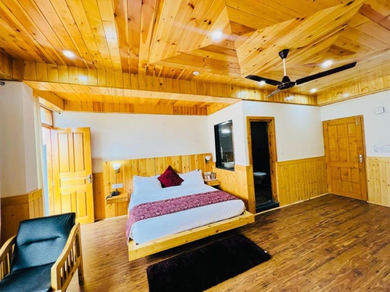 Hotel Sakura Palace Manāli Buitenkant foto