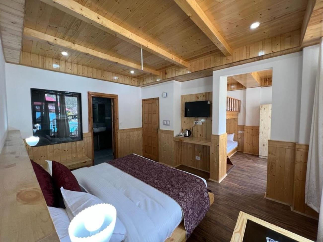 Hotel Sakura Palace Manāli Buitenkant foto